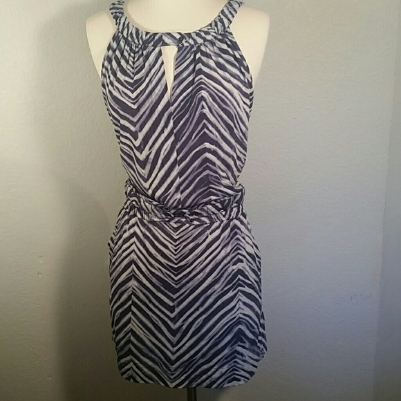 BCBG MAXAZRIA Dresses & Skirts - BCBG MAXAZRIA SIZE M style#NHUSN435